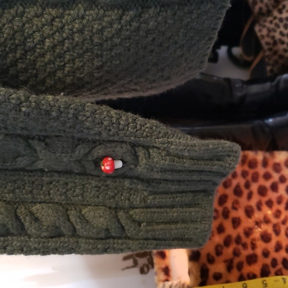 Red Capped Mushrooms on an Inis Crafts Irish Wool Sweater, Forest Green , Size L - Picture 4 of 7